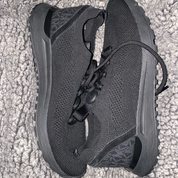 ✨ Michael Kors Bodie Trainers✨ - Picture 1 of 5